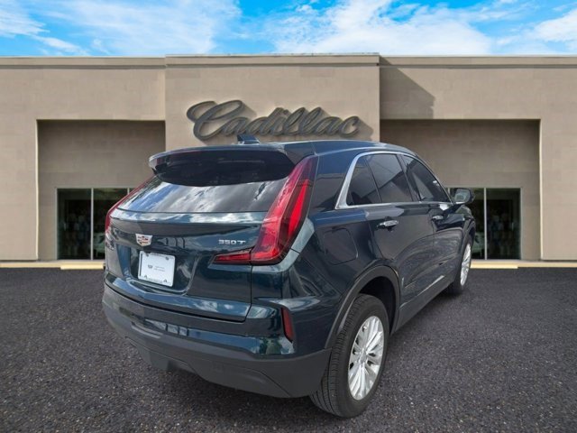 Certified 2024 Cadillac XT4 Luxury w/ Cold Weather Package FWD image 3