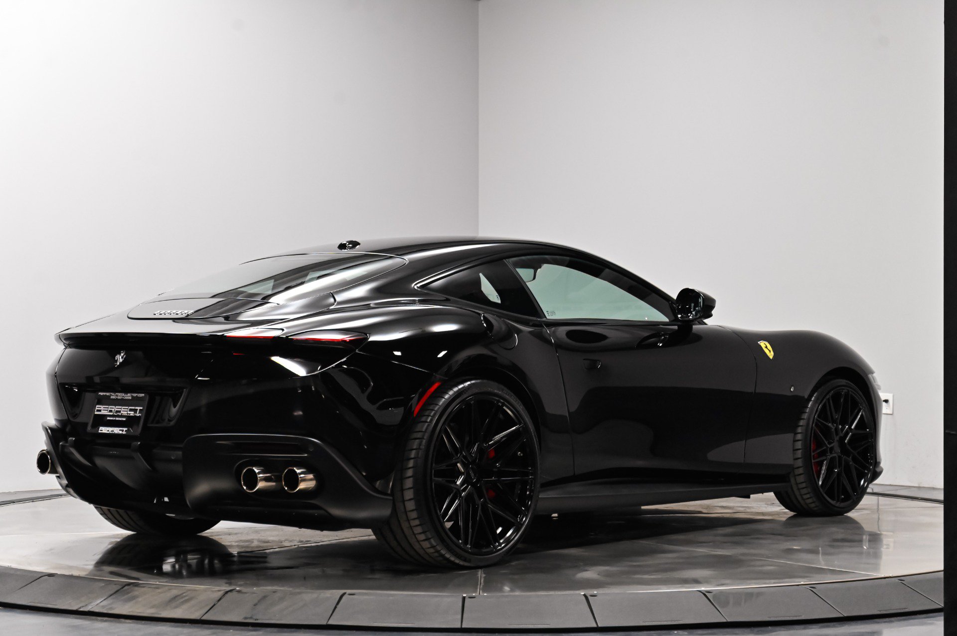 Used 2022 Ferrari Roma RWD image 17