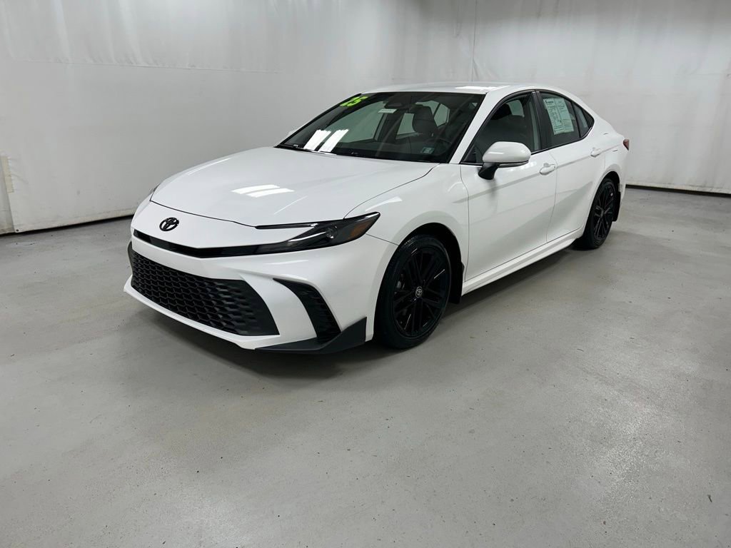 Used 2025 Toyota Camry SE w/ Convenience Package FWD image 2