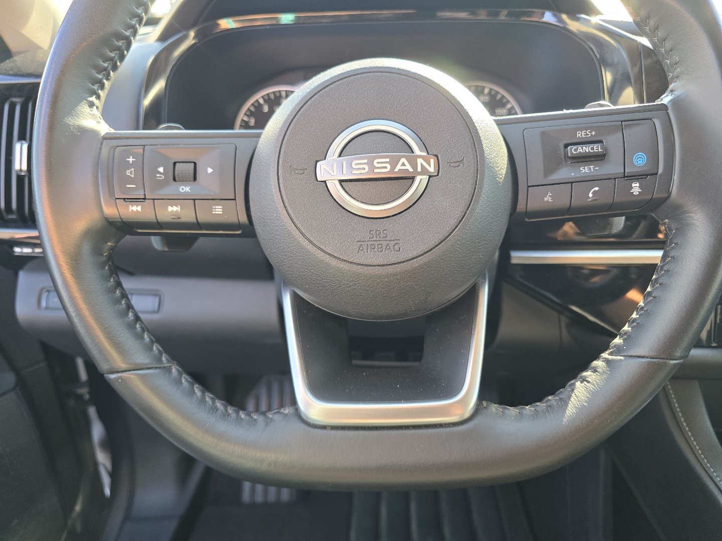 Used 2025 Nissan Pathfinder SV FWD image 34