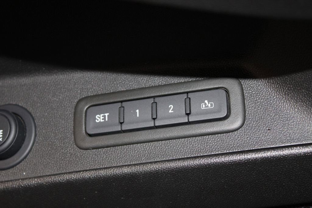 Used 2023 Chevrolet Equinox Premier FWD image 38