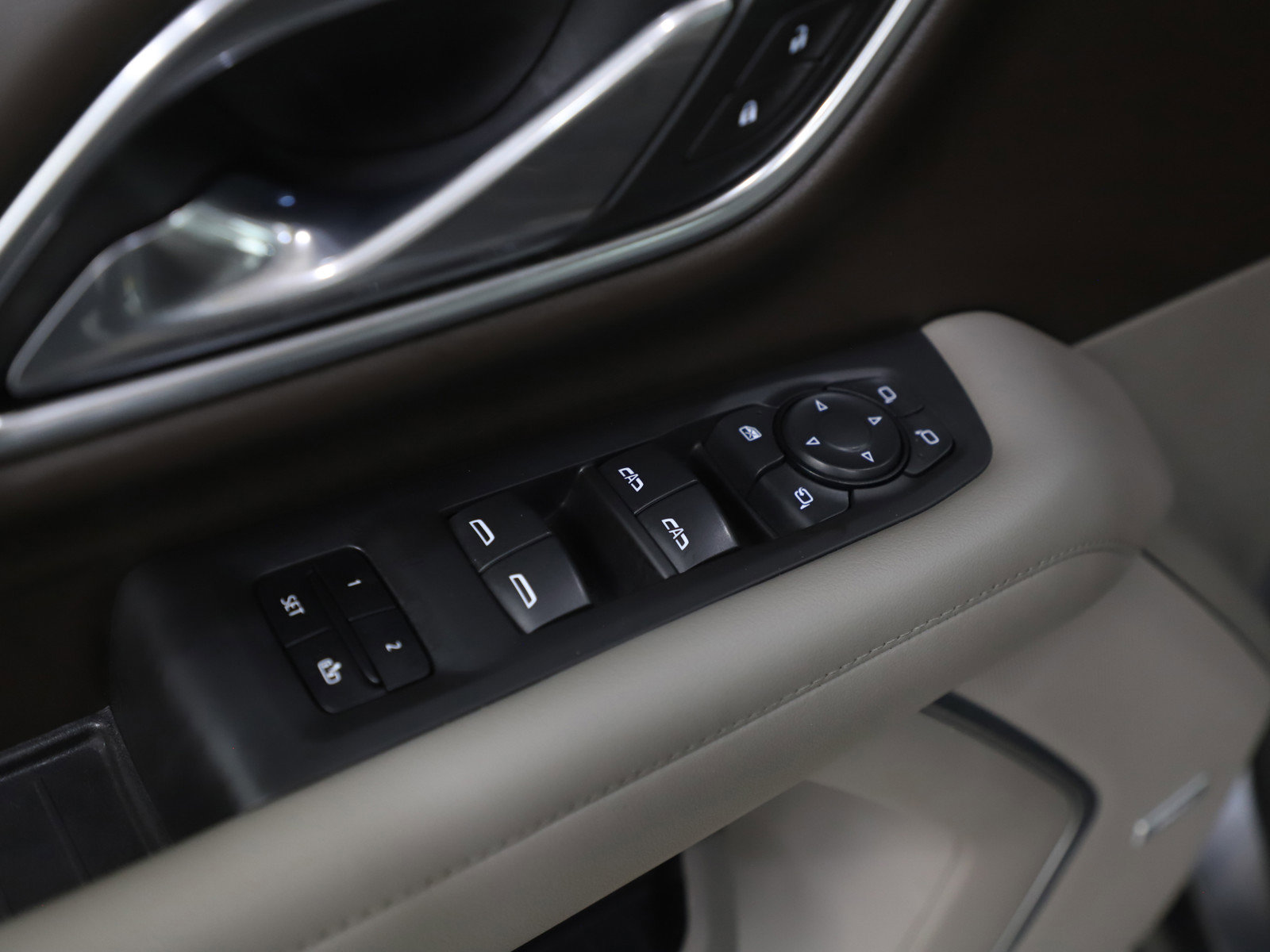 Used 2021 Chevrolet Tahoe Z71 w/ Z71 Off-Road Package AWD/4WD image 23