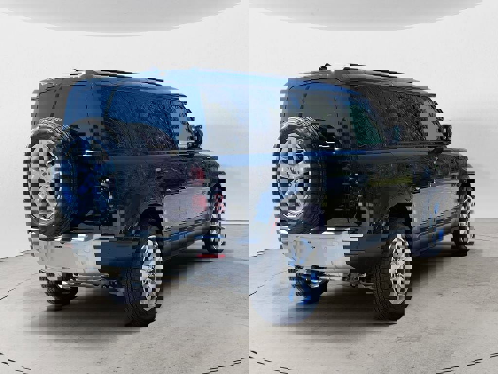 New 2025 Land Rover Defender 110 S image 5