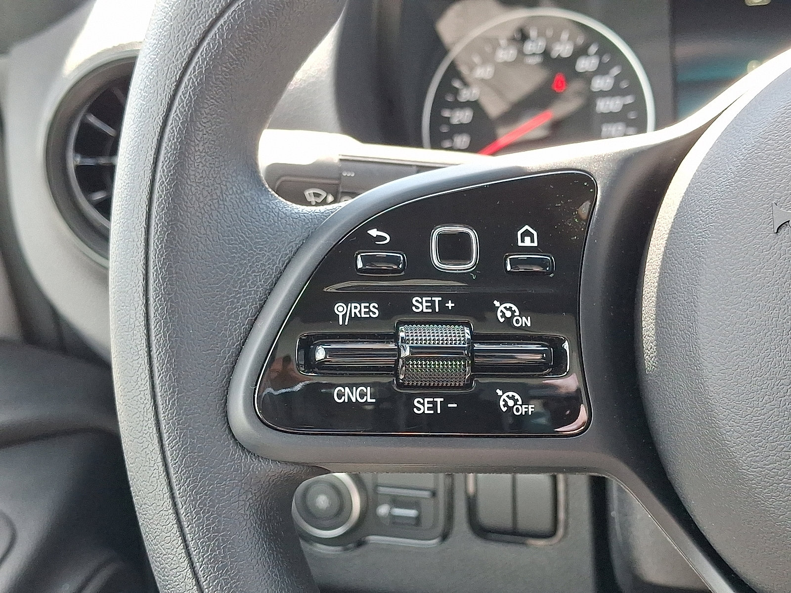 Used 2024 Mercedes-Benz Sprinter 2500 image 23