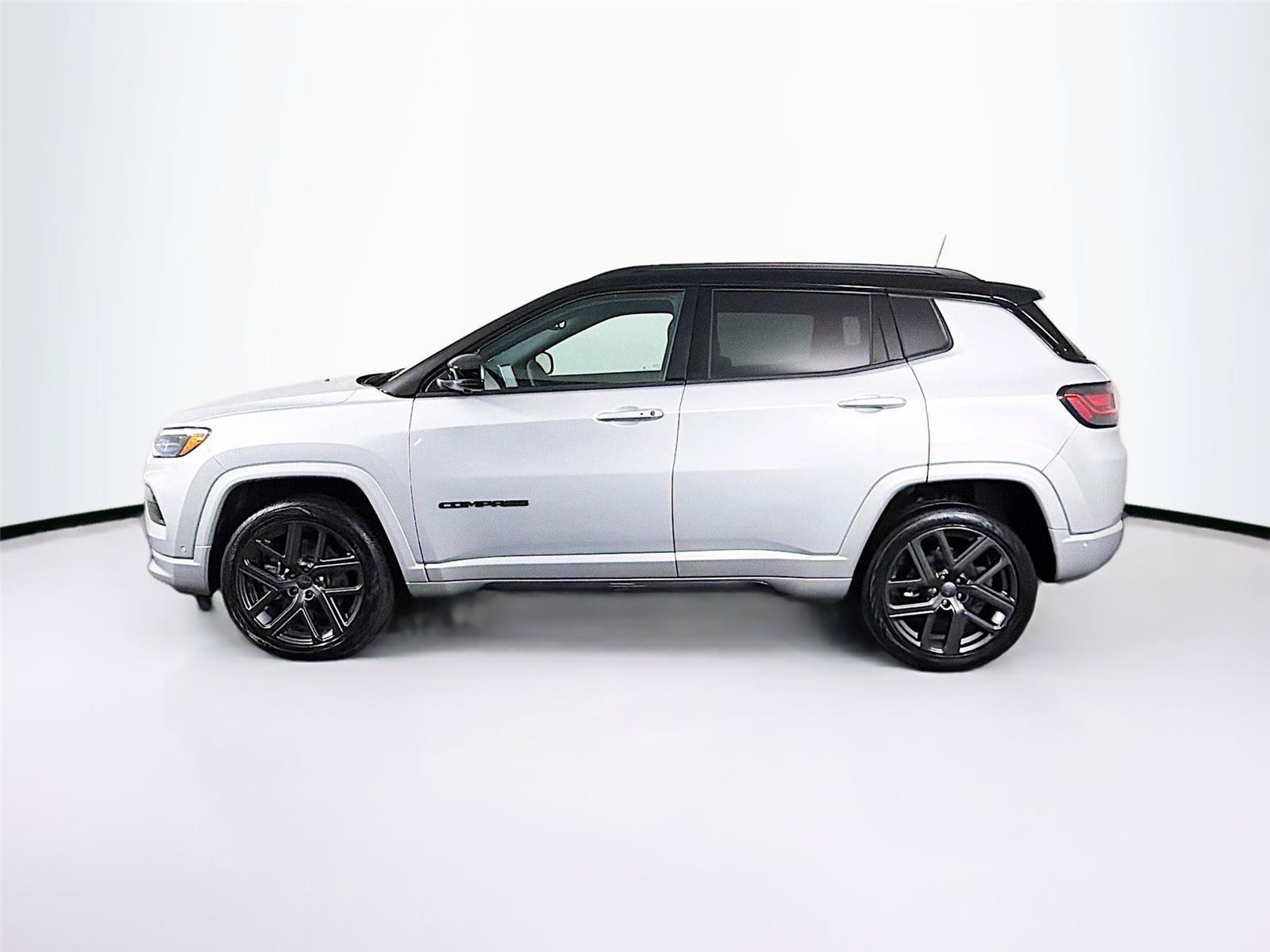 Used 2024 Jeep Compass Limited w/ Driver Assist Group I AWD/4WD image 8