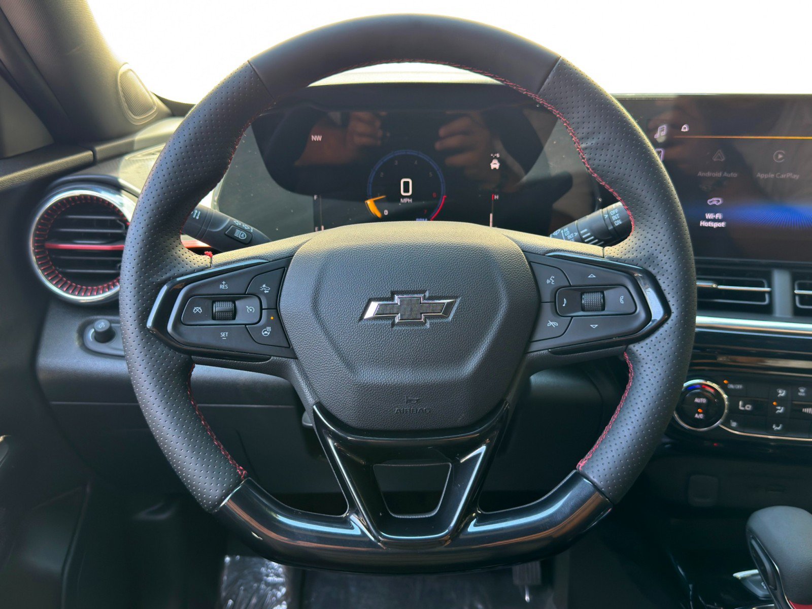 Used 2025 Chevrolet Trax RS FWD image 18