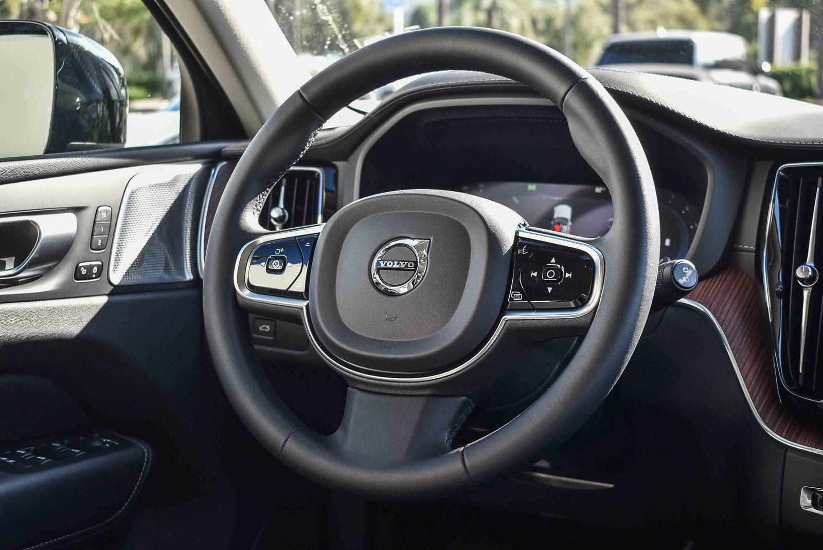 Used 2024 Volvo XC60 B5 Ultimate w/ Protection Package Premier image 14