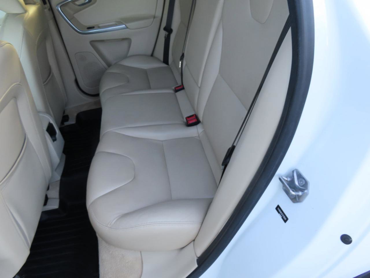 Used 2015 Volvo XC60 T6 AWD/4WD image 10