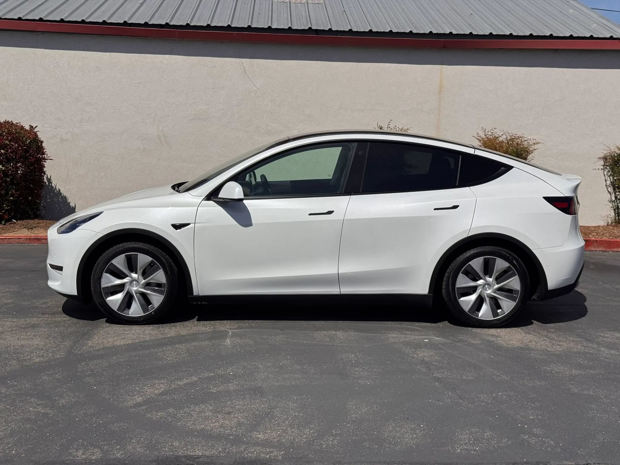 Used 2021 Tesla Model Y Long Range AWD/4WD image 3