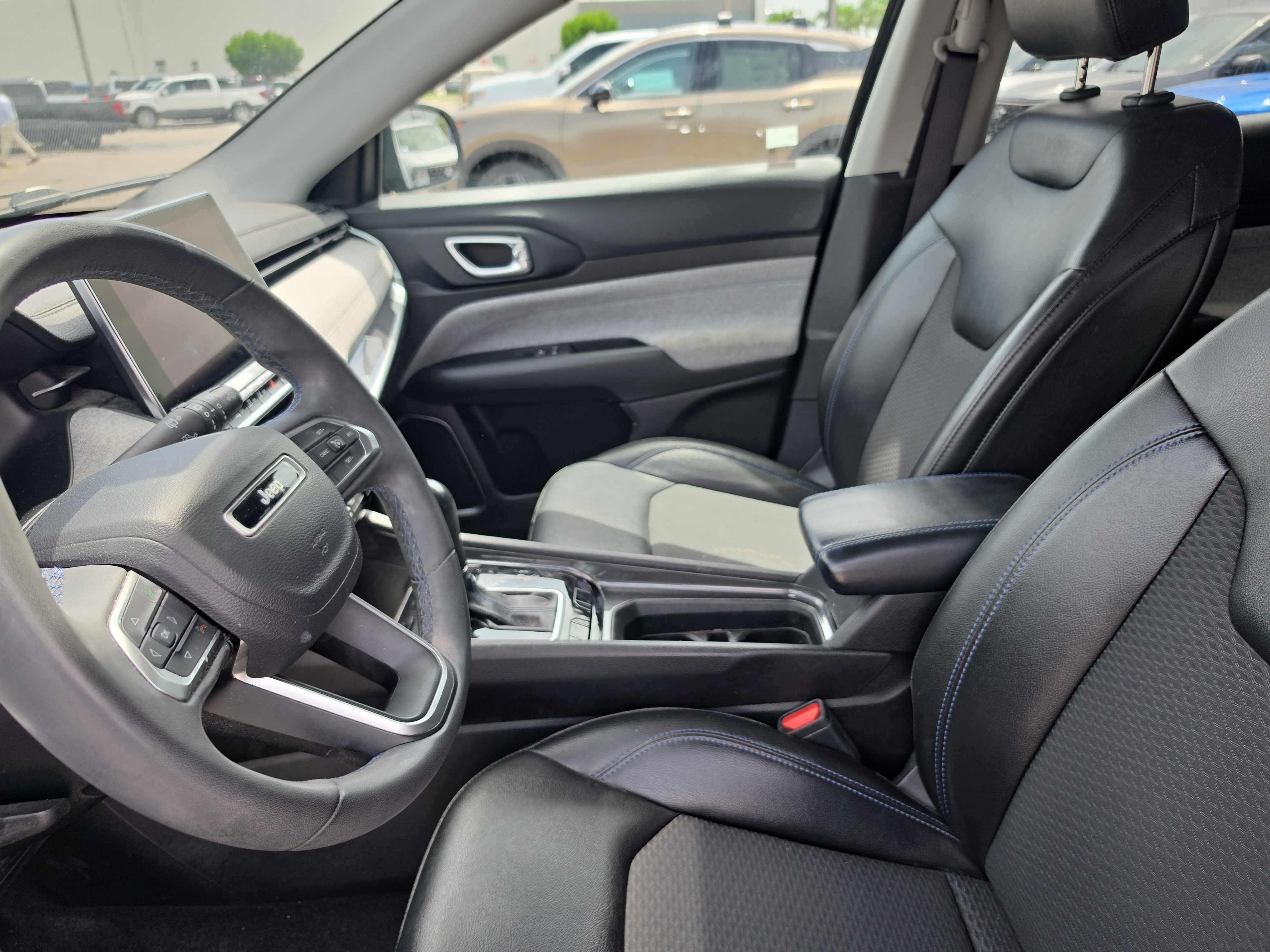Used 2022 Jeep Compass Latitude FWD image 7