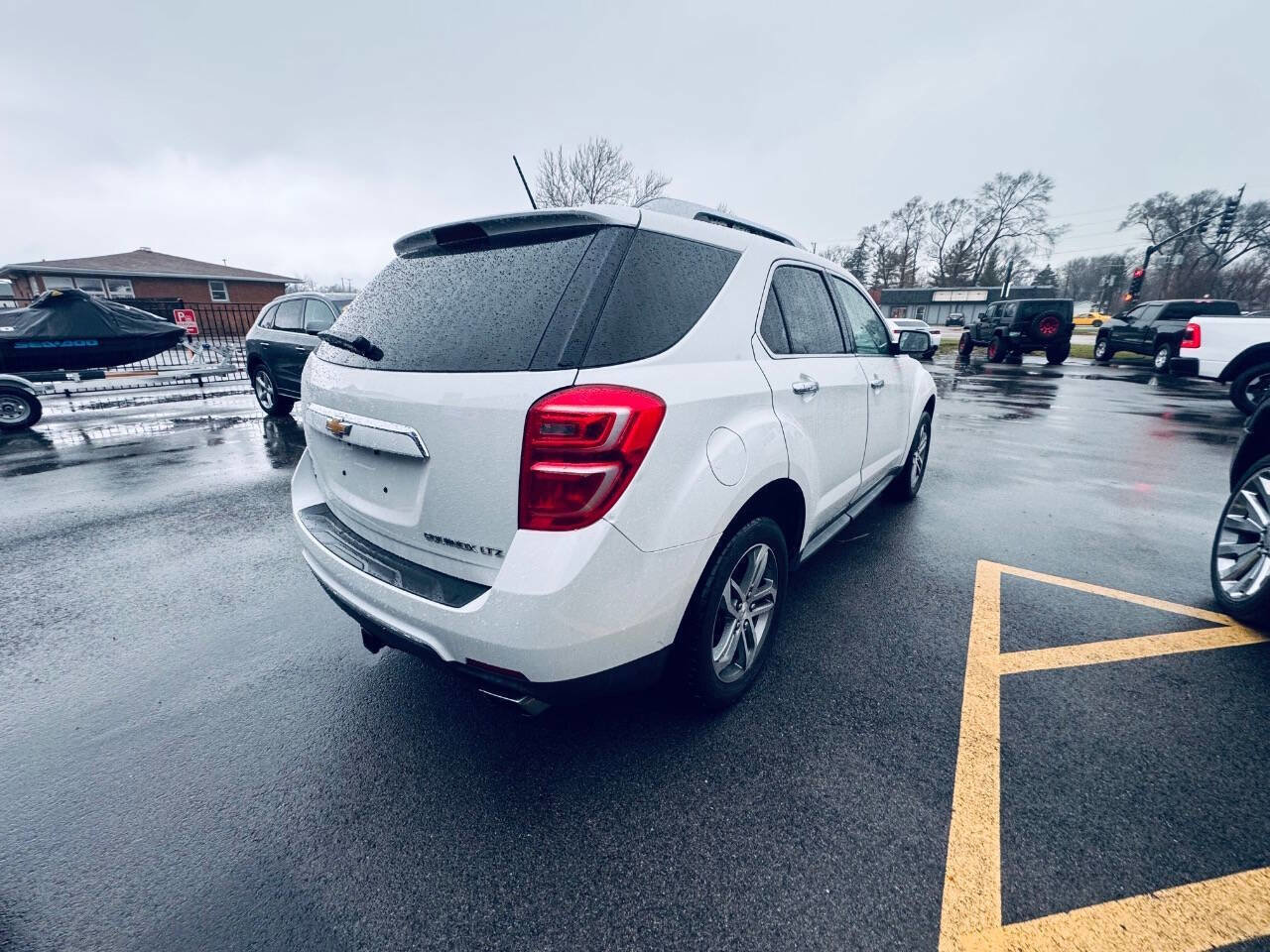 Used 2016 Chevrolet Equinox LTZ w/ Enhanced Convenience Package image 4