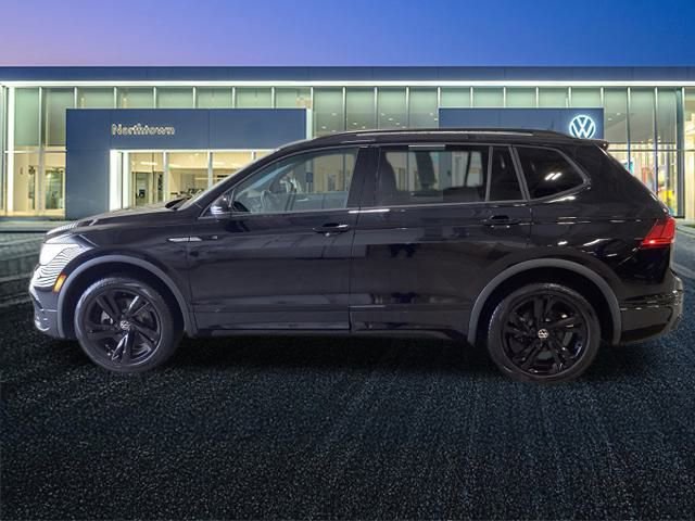 Certified 2024 Volkswagen Tiguan SE R-Line image 10