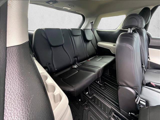 Used 2024 Kia Carnival LX FWD image 30
