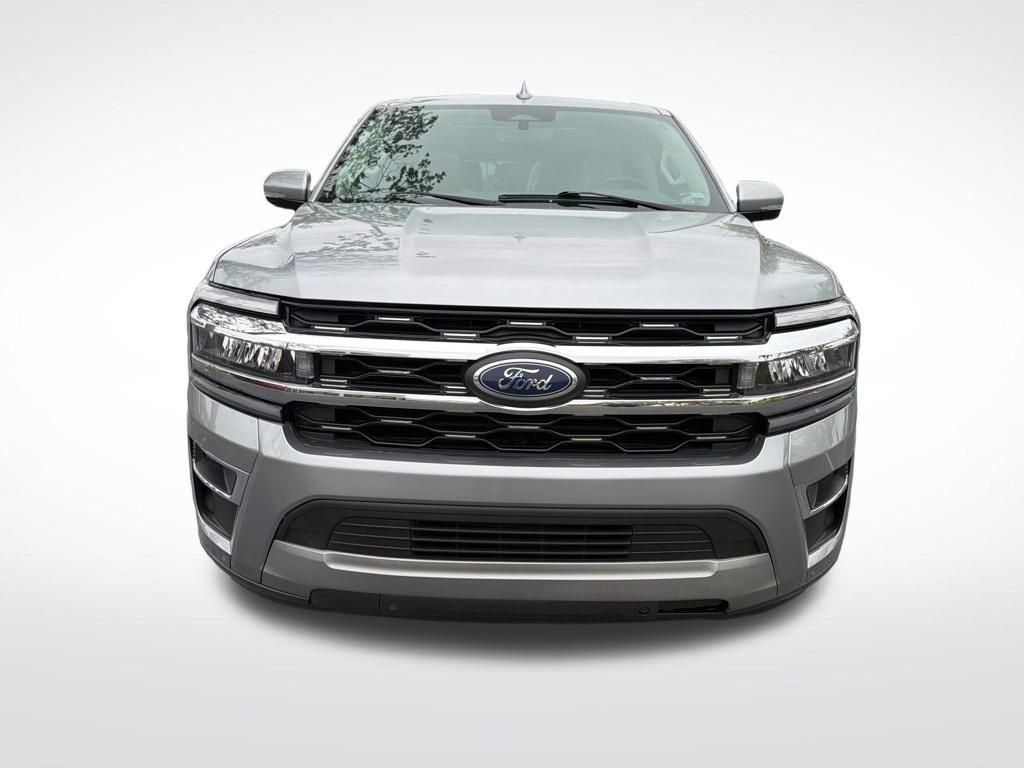 Used 2024 Ford Expedition Limited RWD image 3