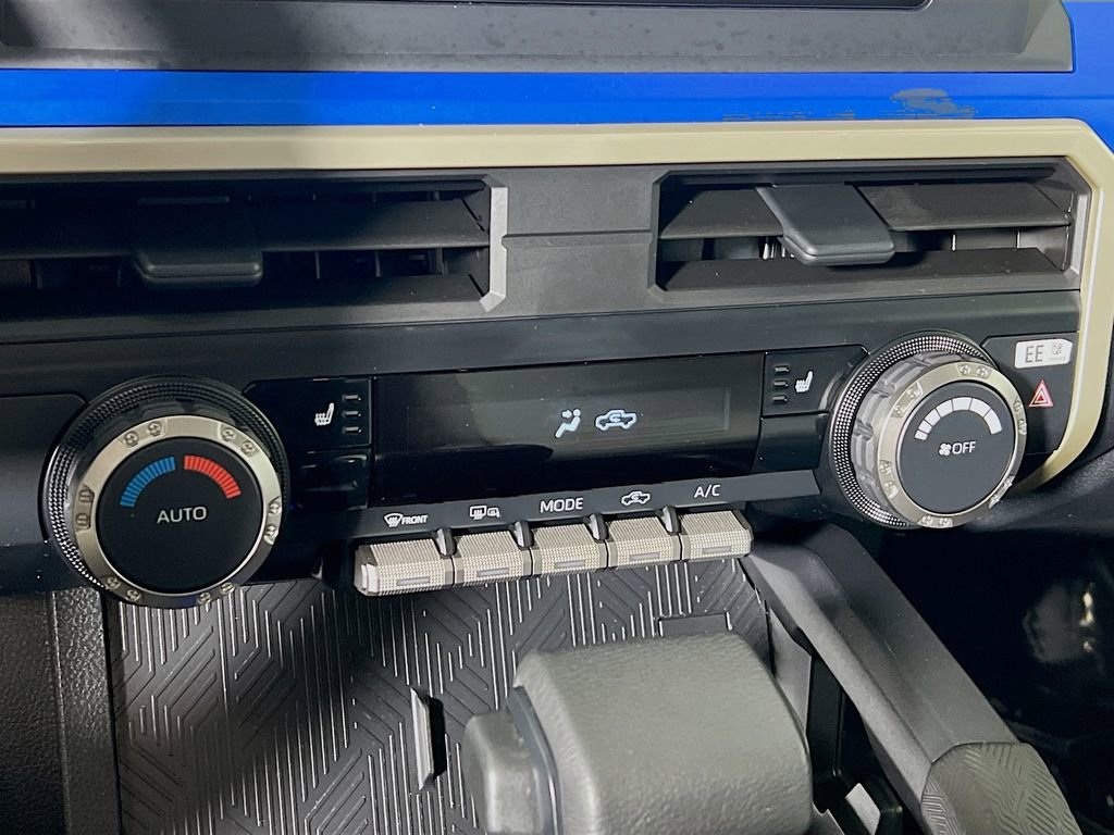 Certified 2025 Toyota Tacoma TRD Off-Road AWD/4WD image 15