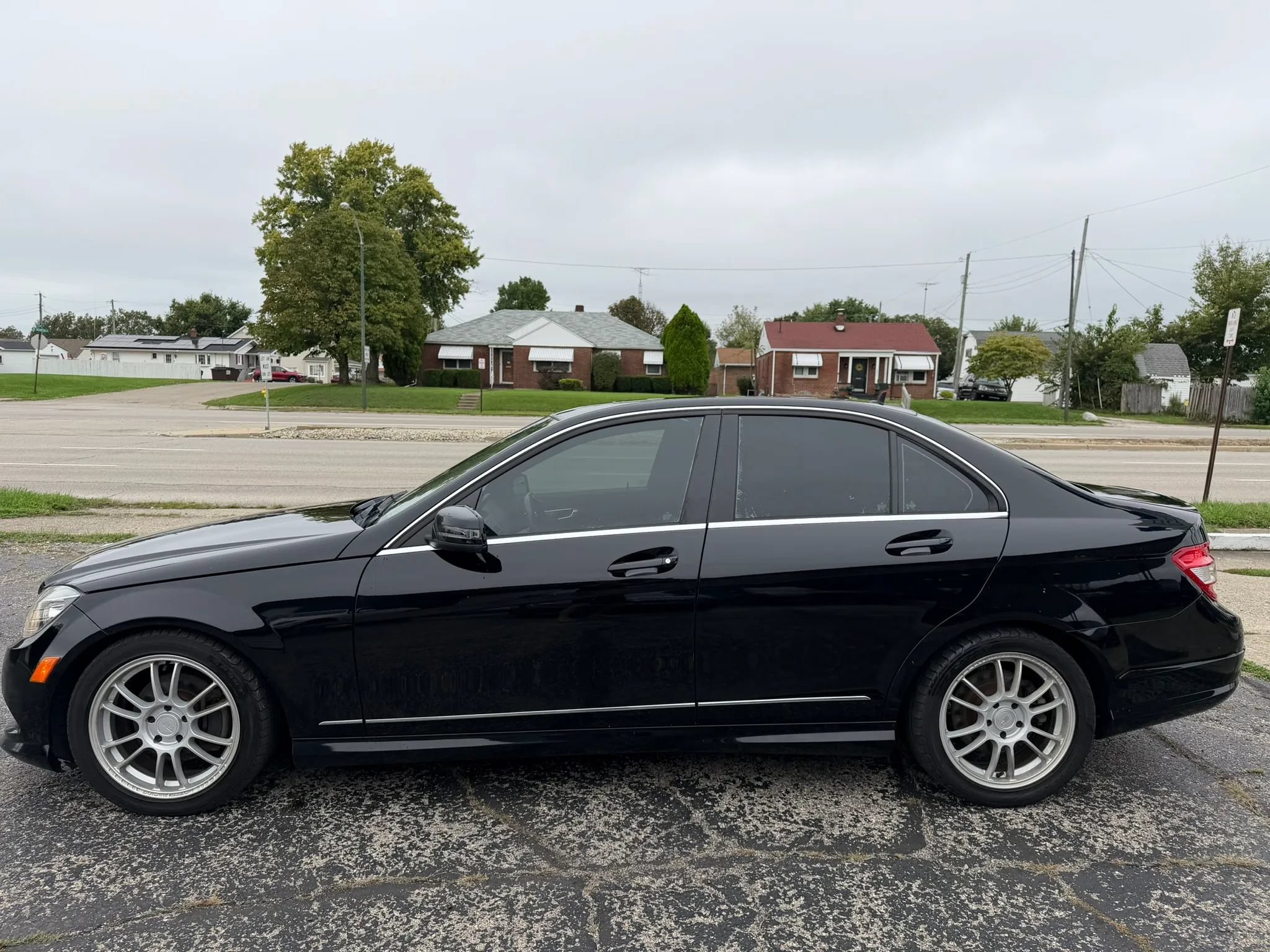 Used 2011 Mercedes-Benz C 300 4MATIC Sedan image 5