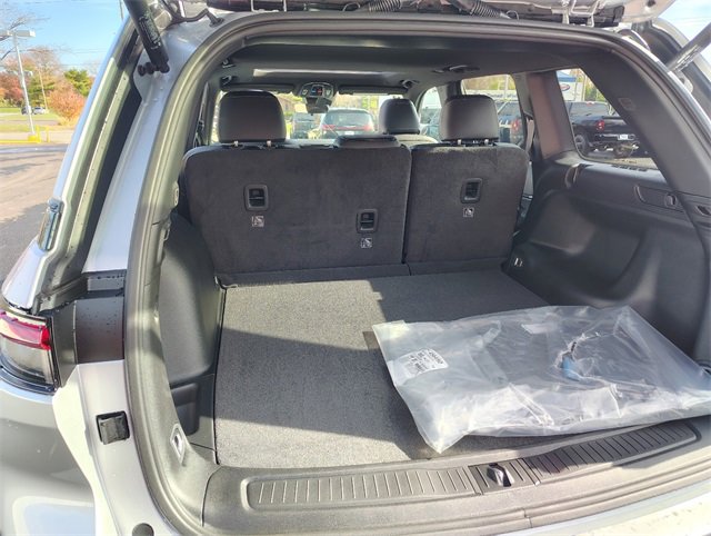 New 2025 Jeep Grand Cherokee Altitude image 33