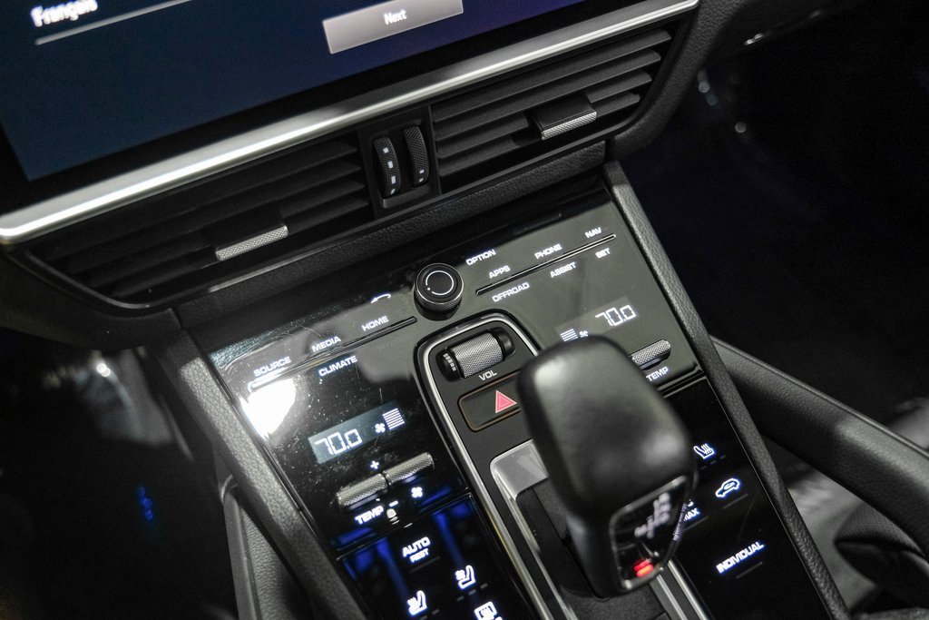 Used 2023 Porsche Cayenne image 24