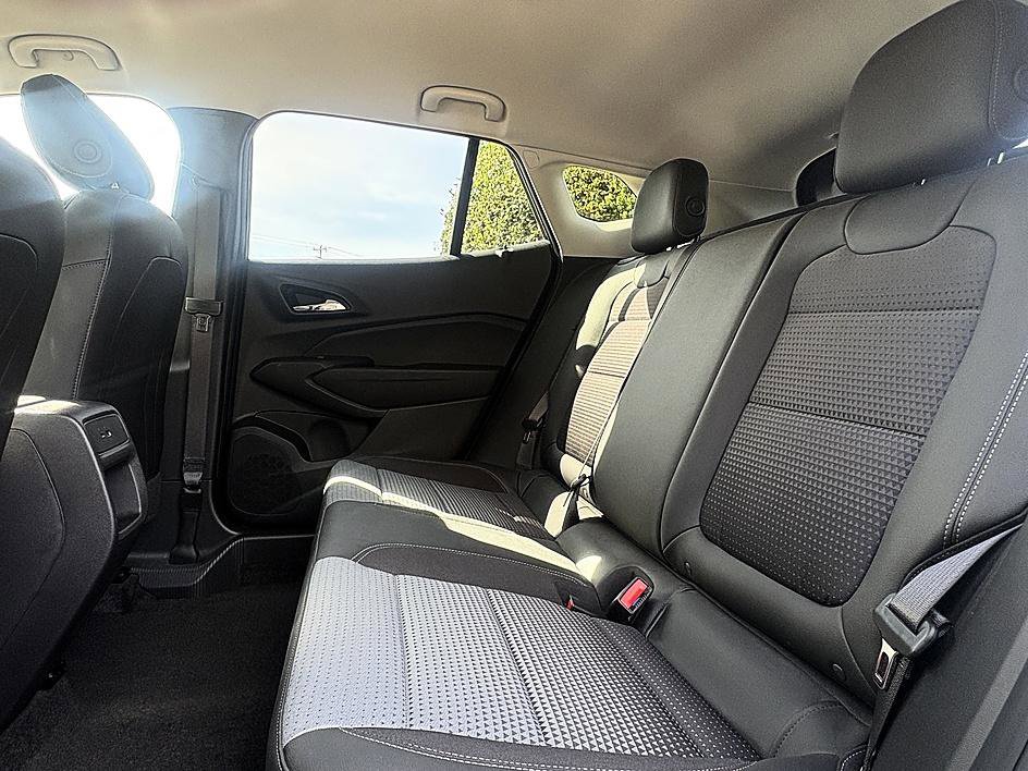 Used 2025 Chevrolet Trax LT image 10