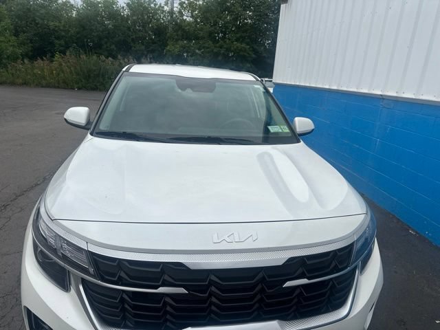 Used 2024 Kia Seltos LX AWD/4WD image 3