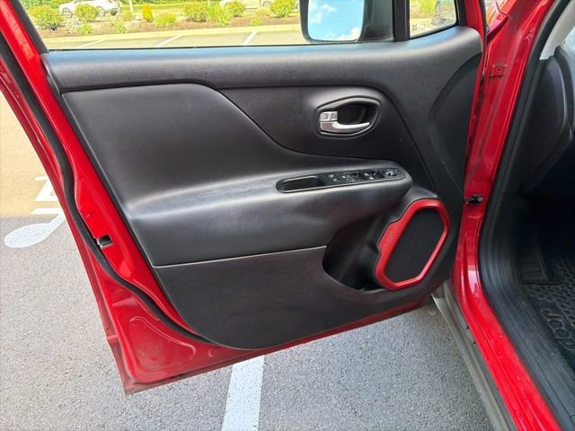 Used 2017 Jeep Renegade Trailhawk w/ Popular Equipment Group image 8