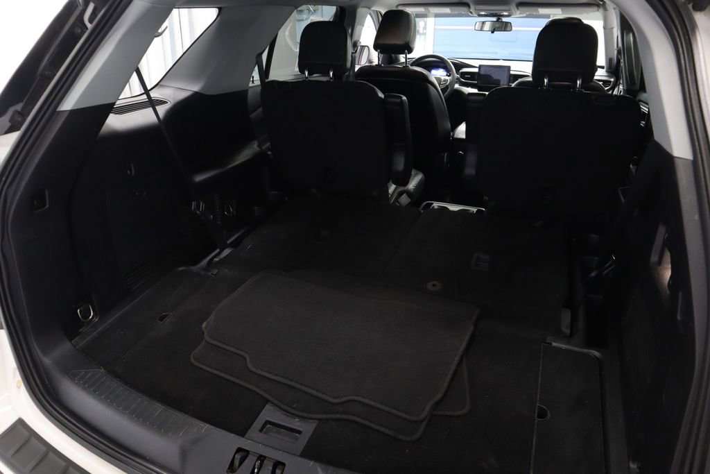Certified 2020 Ford Explorer XLT w/ Equipment Group 202A image 16