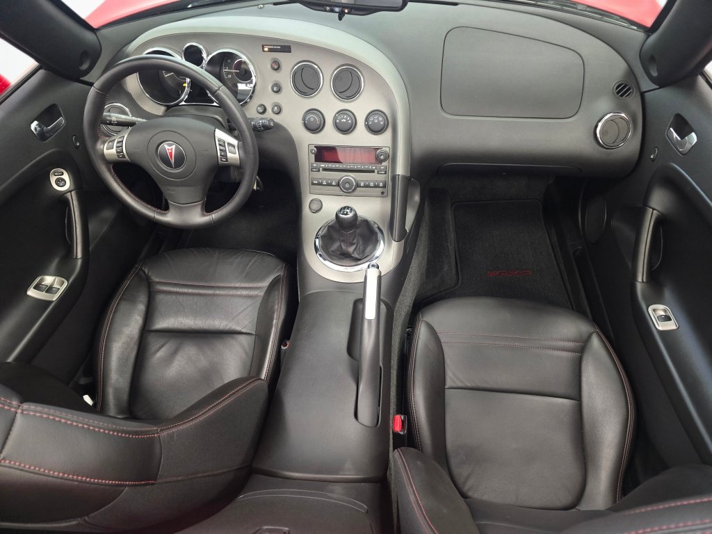 Used 2009 Pontiac Solstice GXP w/ Club Sport Package RWD image 24