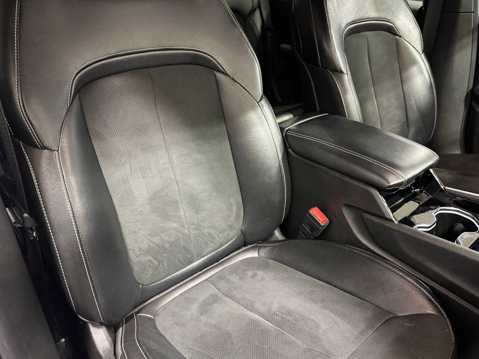 Used 2023 Jeep Grand Cherokee Altitude image 48