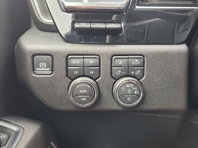 Used 2025 Chevrolet Silverado 2500 High Country w/ Technology Package AWD/4WD image 24