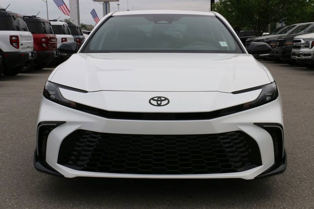 Used 2026 Toyota Camry Hybrid w/ Convenience Package FWD image 3