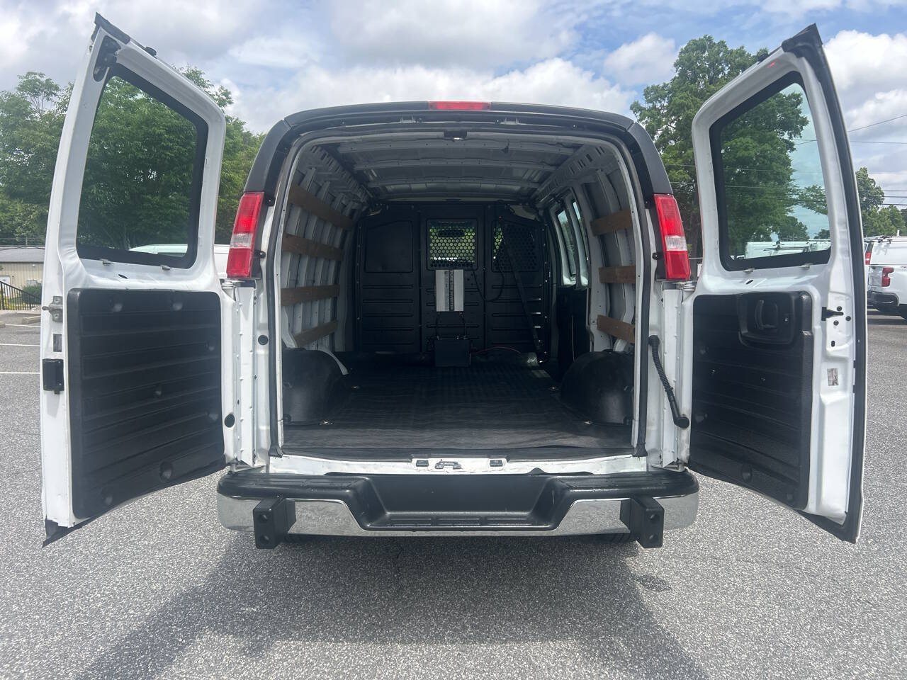 Used 2019 GMC Savana 2500 w/ Driver Convenience Package RWD image 23