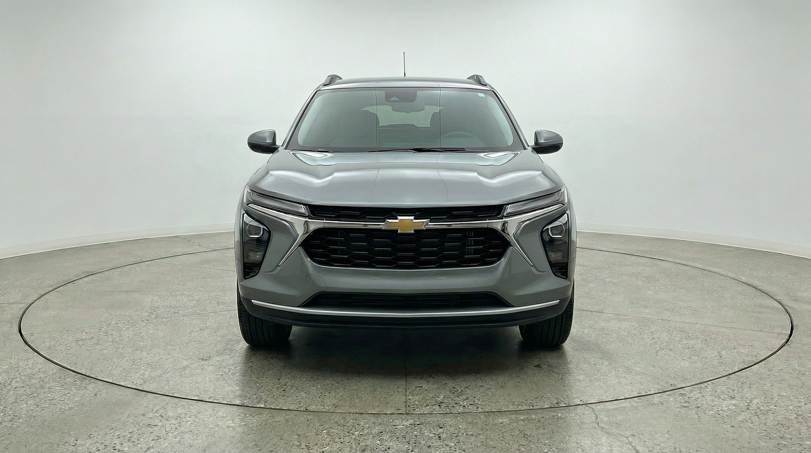 Used 2025 Chevrolet Trax LT w/ LT Convenience Package image 2