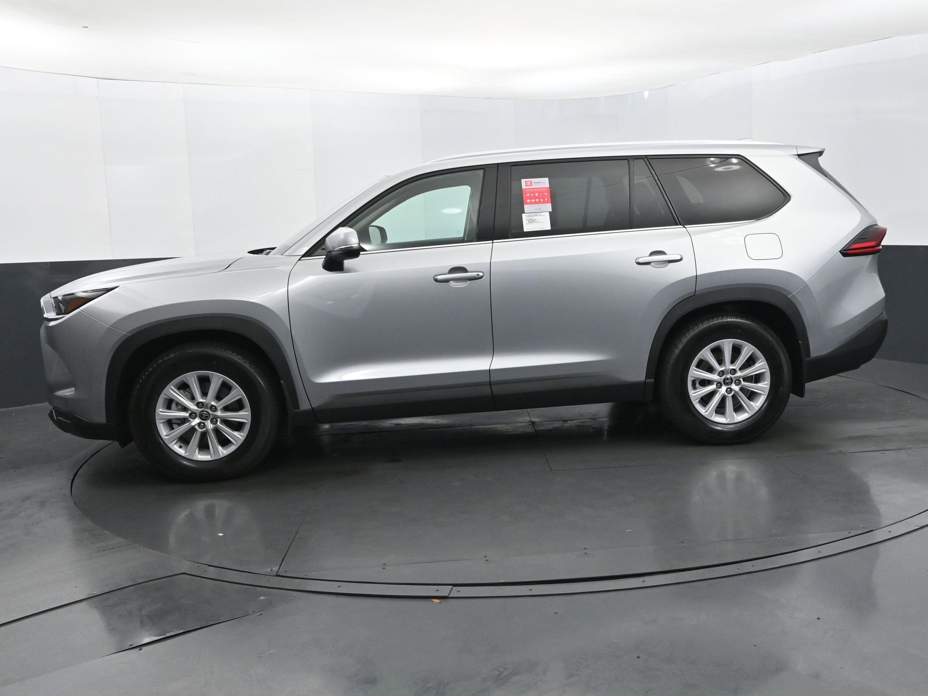 Used 2026 Toyota Grand Highlander XLE image 2