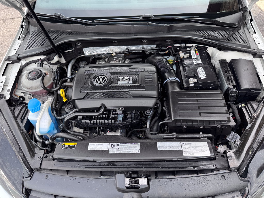Used 2019 Volkswagen Golf R 4-Door AWD/4WD image 14