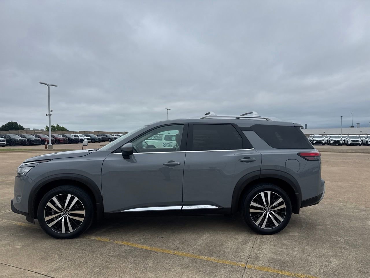 Certified 2024 Nissan Pathfinder Platinum FWD image 11