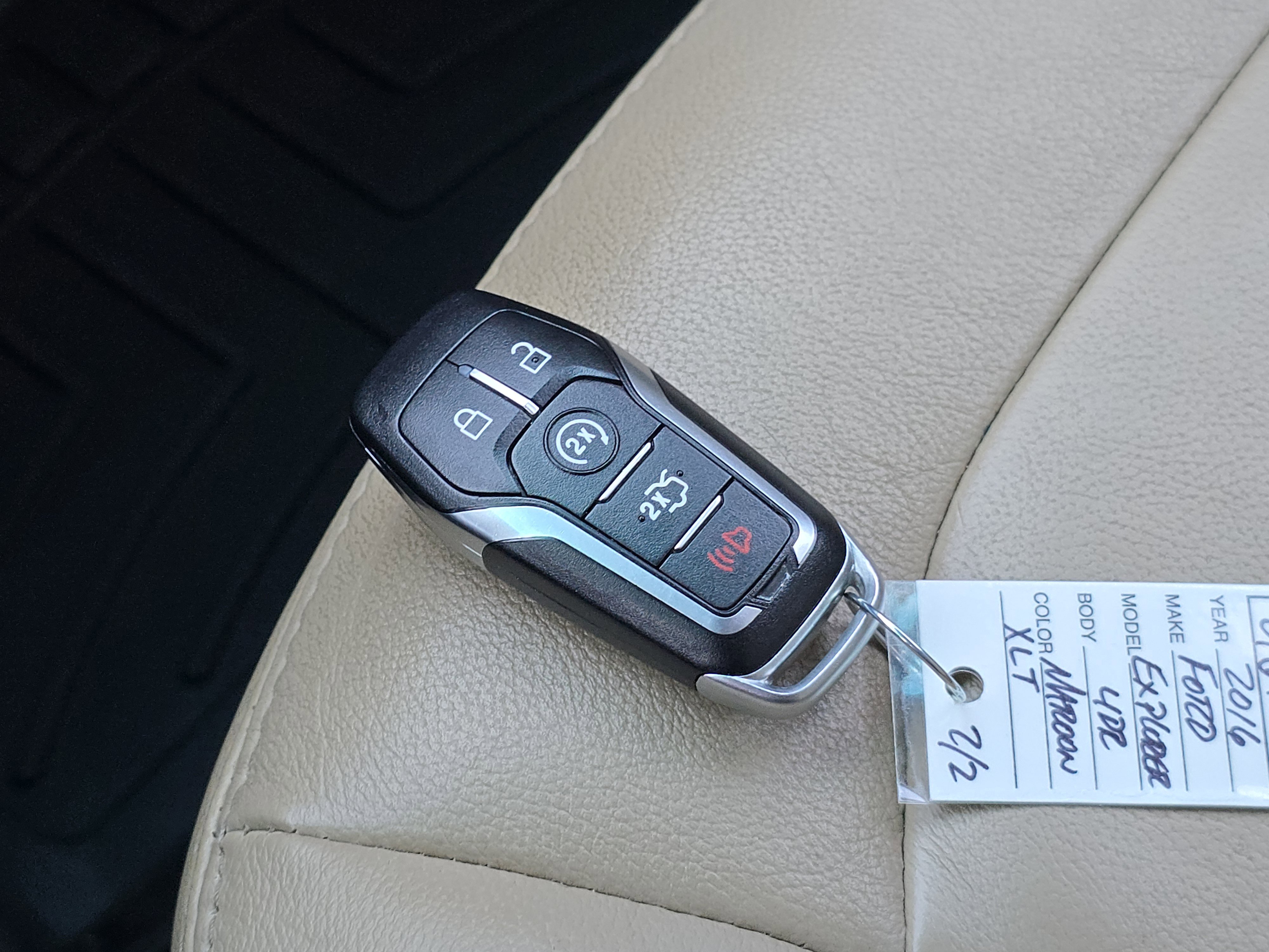 Used 2016 Ford Explorer XLT w/ Equipment Group 202A FWD image 33