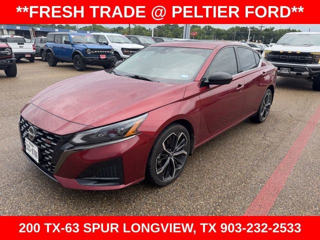 Used 2023 Nissan Altima 2.5 SR w/ SR Premium Package AWD/4WD image 3