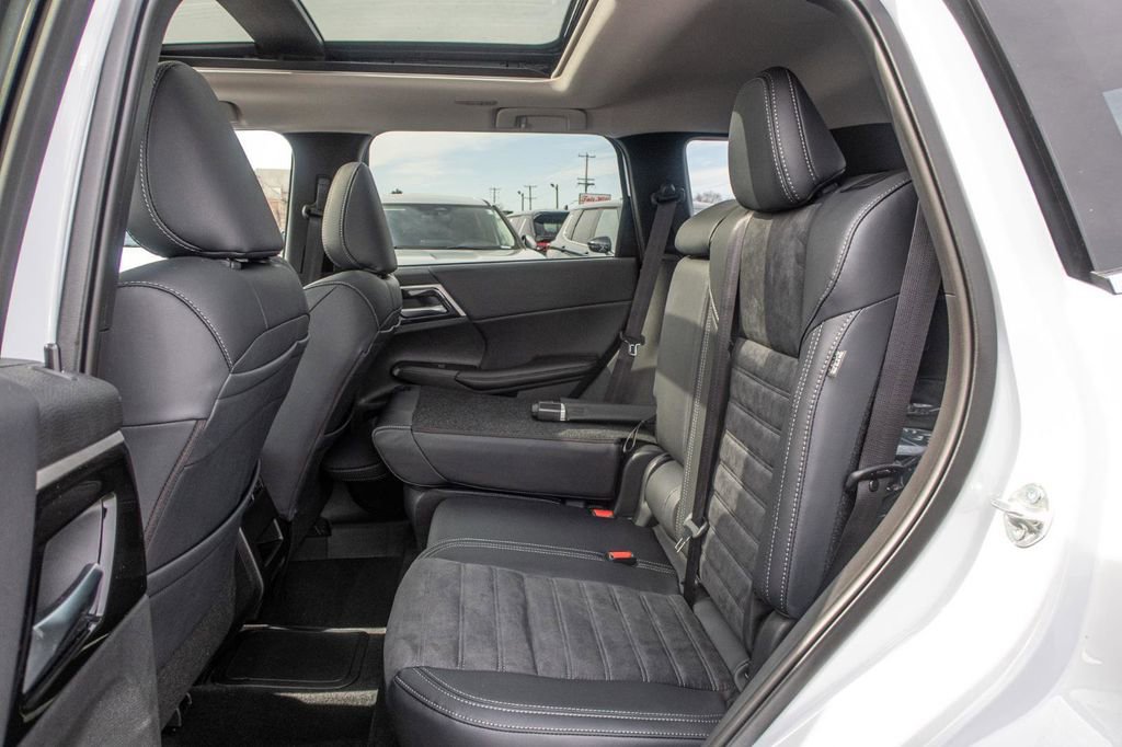 New 2025 Mitsubishi Outlander 4WD Plug-In Hybrid image 24