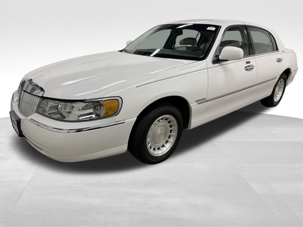 Used 2000 Lincoln Town Car Executive RWD image 2