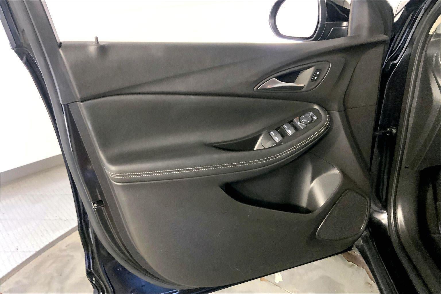 Used 2025 Buick Encore GX Preferred AWD/4WD image 24