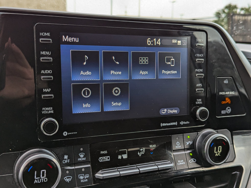 Used 2021 Toyota Highlander LE AWD/4WD image 34