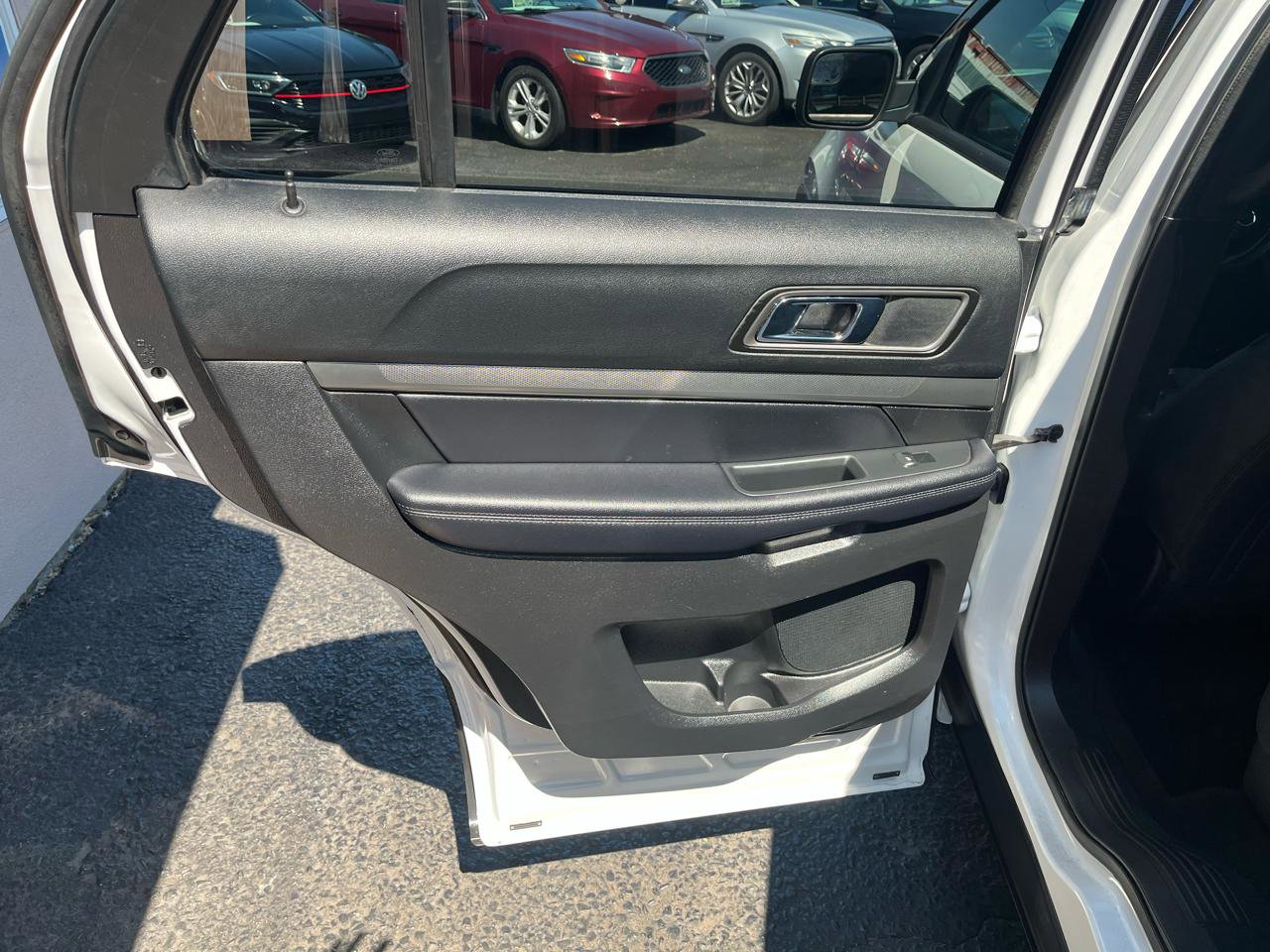 Used 2018 Ford Explorer XLT w/ Equipment Group 201A AWD/4WD image 28