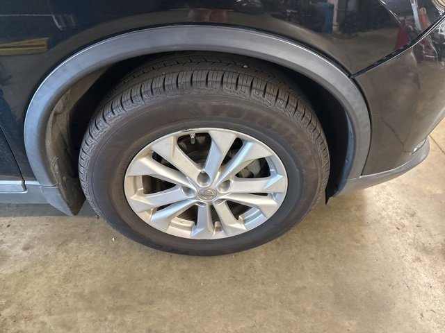 Used 2015 Nissan Rogue SV image 18