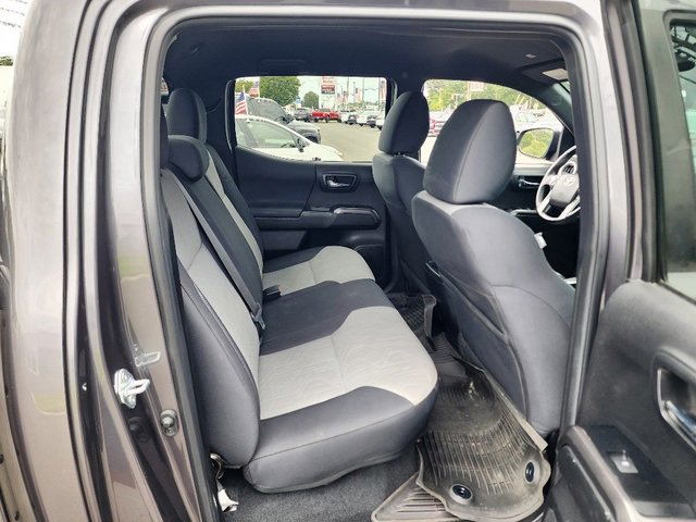 Used 2022 Toyota Tacoma TRD Off-Road image 14