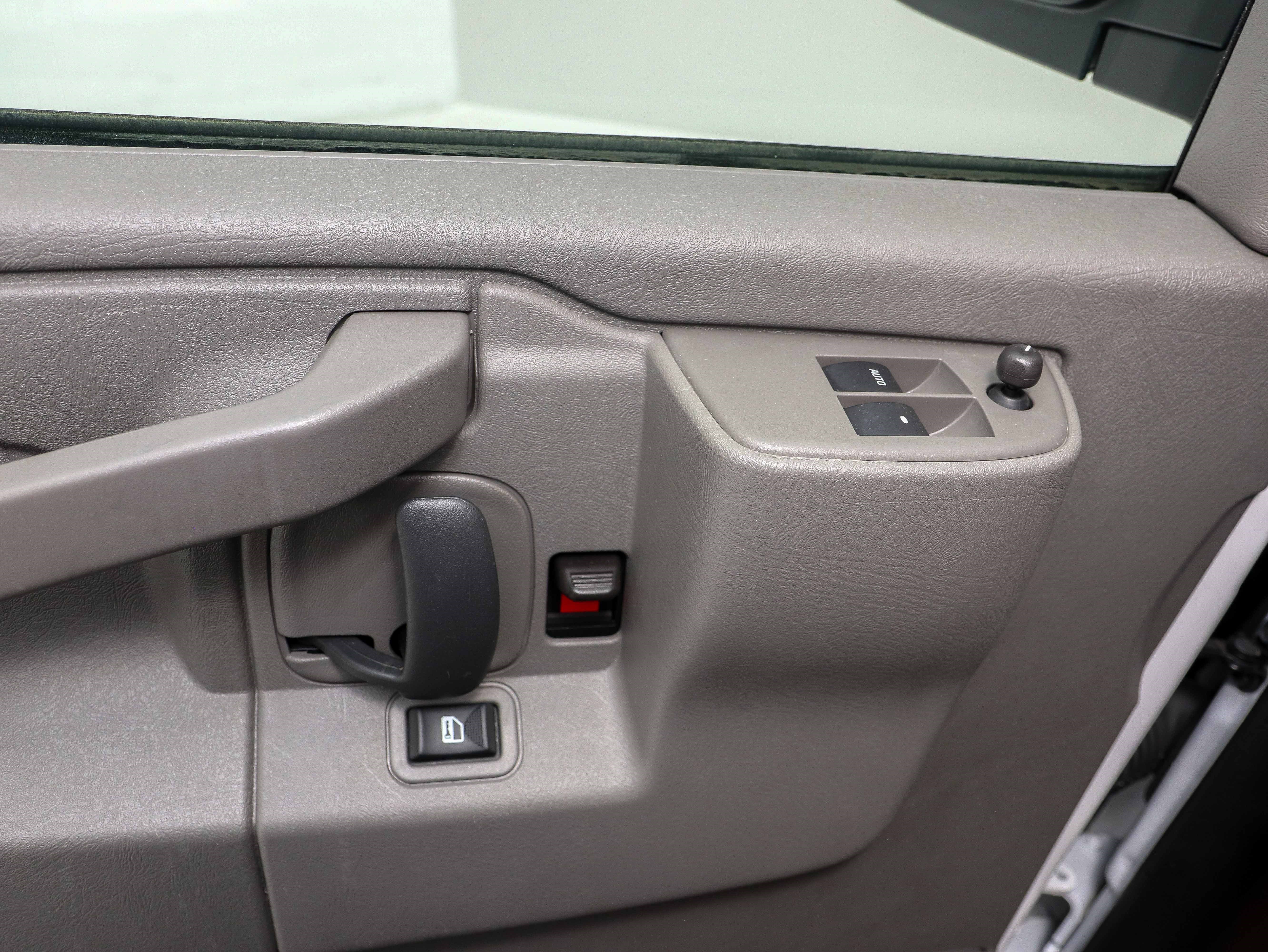 Used 2025 Chevrolet Express 3500 LS RWD image 21