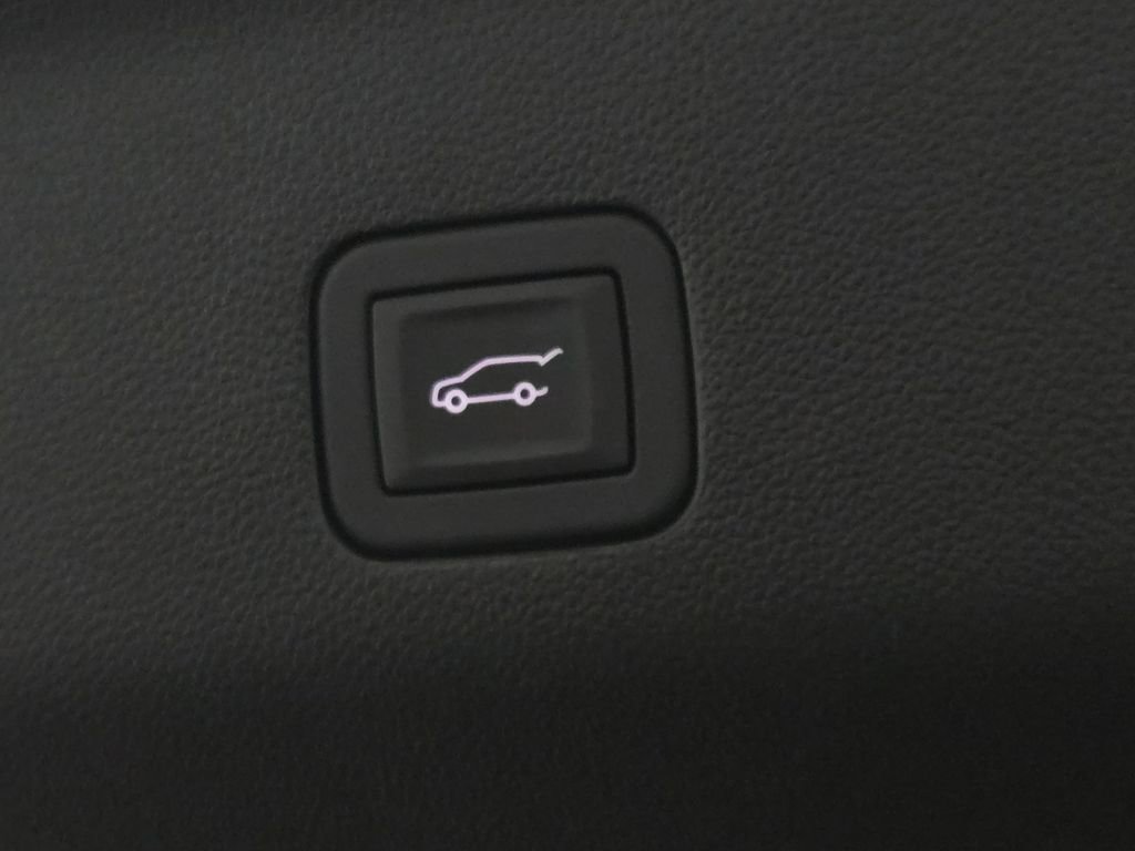 Used 2025 GMC Yukon Denali Ultimate w/ LPO, Floor Liner Package image 21