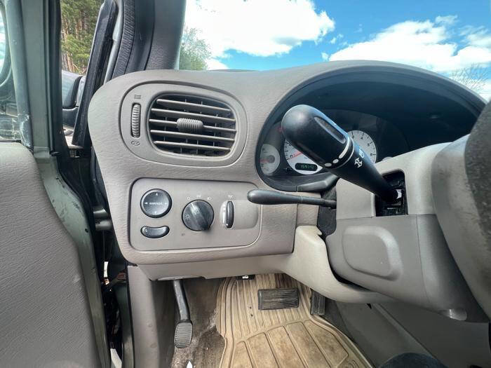 Used 2003 Dodge Caravan Sport FWD image 28