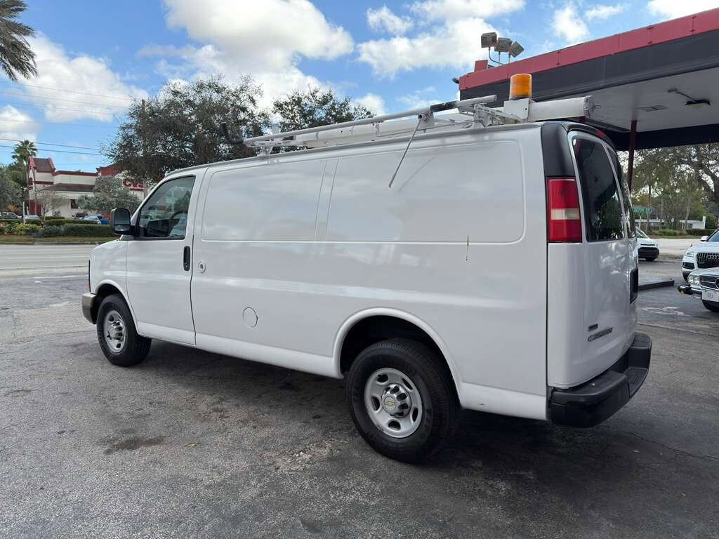 Used 2011 Chevrolet Express 2500 image 2