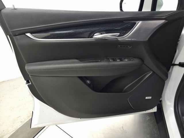 Certified 2023 Cadillac XT5 Premium Luxury w/ LPO, Floor Liner Package image 15