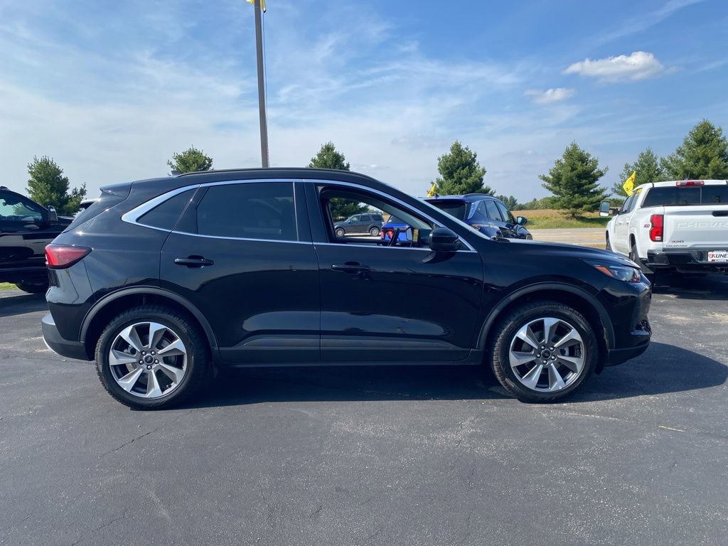 Used 2024 Ford Escape Platinum image 4